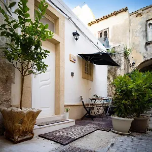 https://la-casetta-del-ronco1-ortigia.sicilyhotelsitaly.net